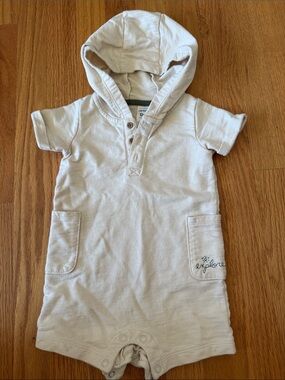 Carters Outfit Size 12 Months